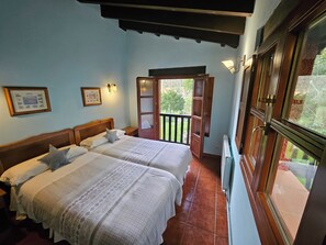 Room - Rural apartment near Ribadesella between the sea and the mountains. (Camango)