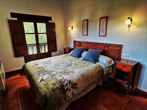 2 bedrooms, iron/ironing board, travel cot, WiFi