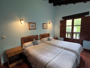 Iron/ironing board, travel cot, WiFi, bed sheets