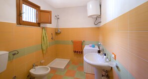 Doccia, asciugacapelli, bidet, asciugamani