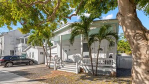 Unclassified image, 5 of 19, button - Mesa House Dos - One block from Duval St (Key West)