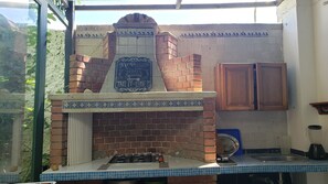 Ofen, Wasserkocher mit Kaffee-/Teezubehör, Kochgeschirr/Geschirr/Besteck