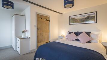 House | 3 bedrooms, individually decorated, individually furnished