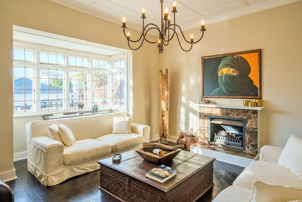 Family House, 4 Bedrooms | Living room | Flat-screen TV, fireplace, DVD player, toys