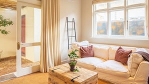 Unclassified image, 3 of 19, button - Uber Chic Heritage House (Cape Town)