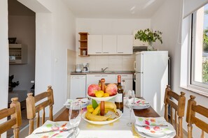 Fridge, oven, stovetop, dishwasher - JURIĆ apartments with outdoor pool and bargain in RAB-PALIT (Palit)