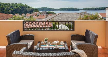 JURIĆ Appartements mit Außenpool und Schnäppchen in RAB-PALIT