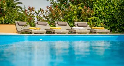 Appartements JURIÄ avec piscine extĂ©rieure et aubaine Ă RAB-PALIT