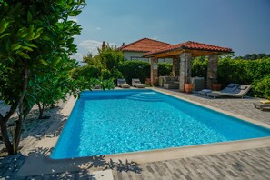 Outdoor pool - Apt Lemon - Beautiful house in green with outdoor pool and barbecue area (Palit)