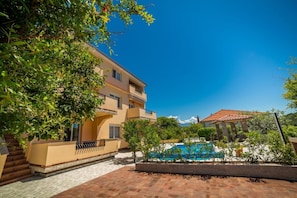 Outdoor pool - Apt Lemon - Beautiful house in green with outdoor pool and barbecue area (Palit)