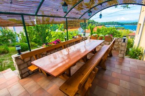 Property grounds - Apt Lemon - Beautiful house in green with outdoor pool and barbecue area (Palit)