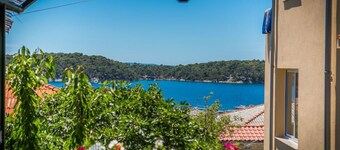 Apt Lemon - Vakkert hus i grønt med utendørsbasseng og grillplass