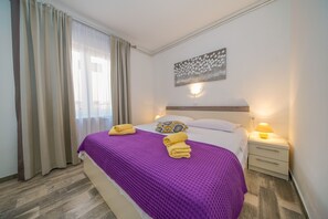 3 bedrooms, iron/ironing board, travel crib, WiFi - Apt Lemon - Beautiful house in green with outdoor pool and barbecue area (Palit)