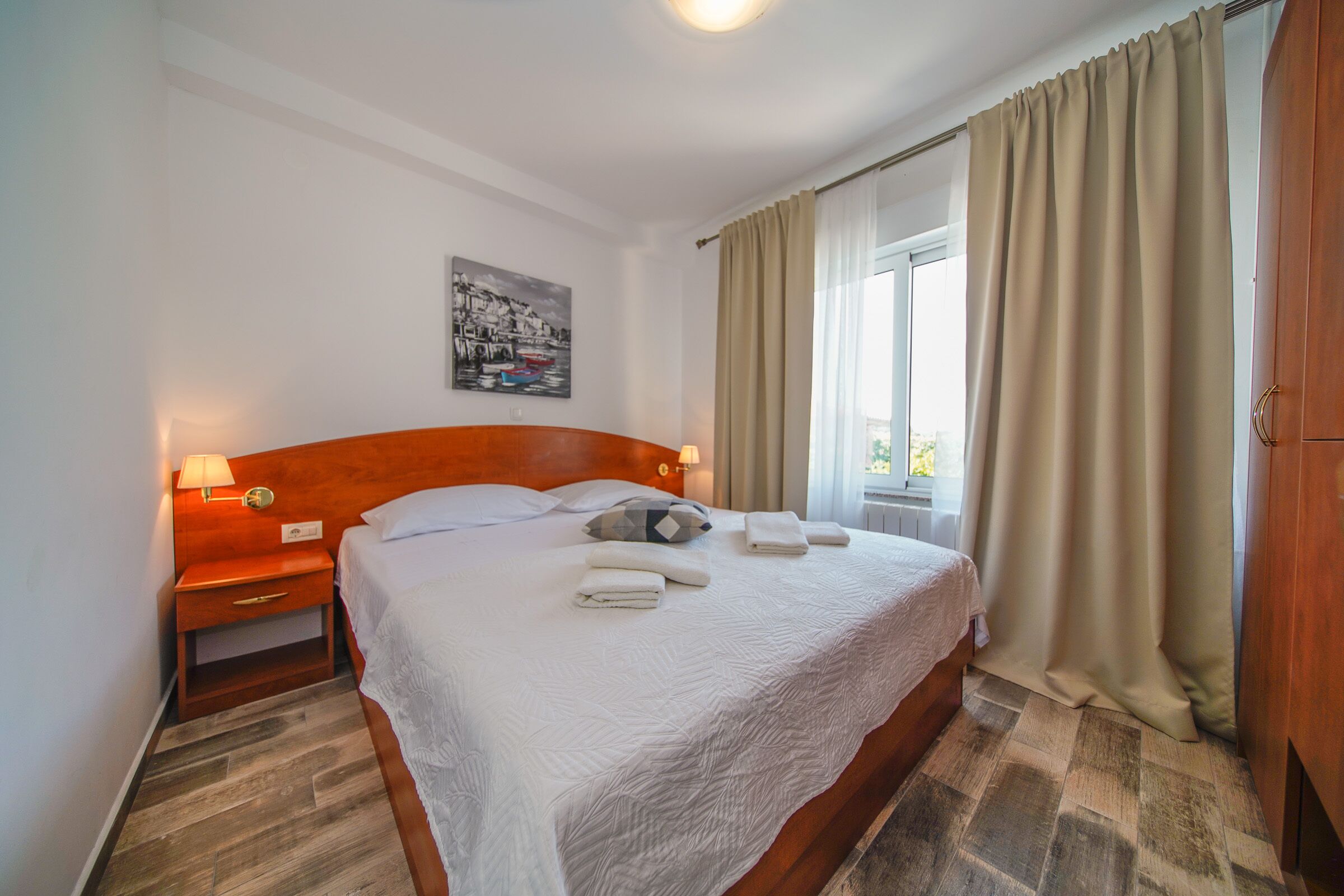 3 slaapkamers, een strijkplank/strijkijzer, reisbedje, wifi