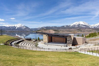 Next to Dillon Marina, Short Walk to Dining and Shops & Mins from Ski Resorts