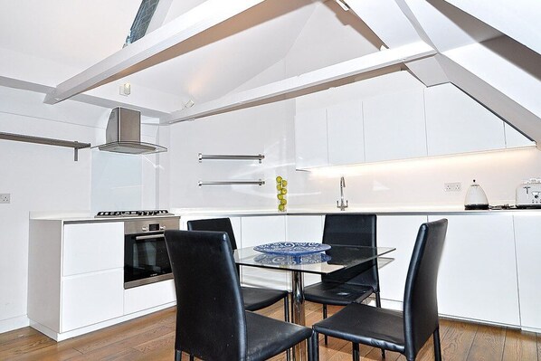 Luxury Apartment | Private kitchen | Electric kettle - Newly Refurbished 1 Bedroom Whitechapel (London)