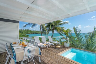 Villa Leynita Bay, 5 bedrooms, sleeps 12 on the beach of Diamant Martinique 