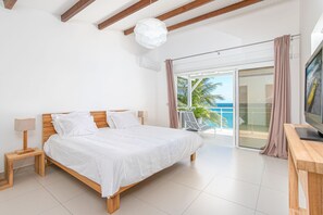 5 chambres, bureau, fer et planche à repasser, lit parapluie