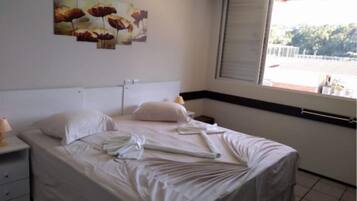 Habitació doble superior | Espai de treball apte per a portàtils, wifi gratuïta i roba de llit