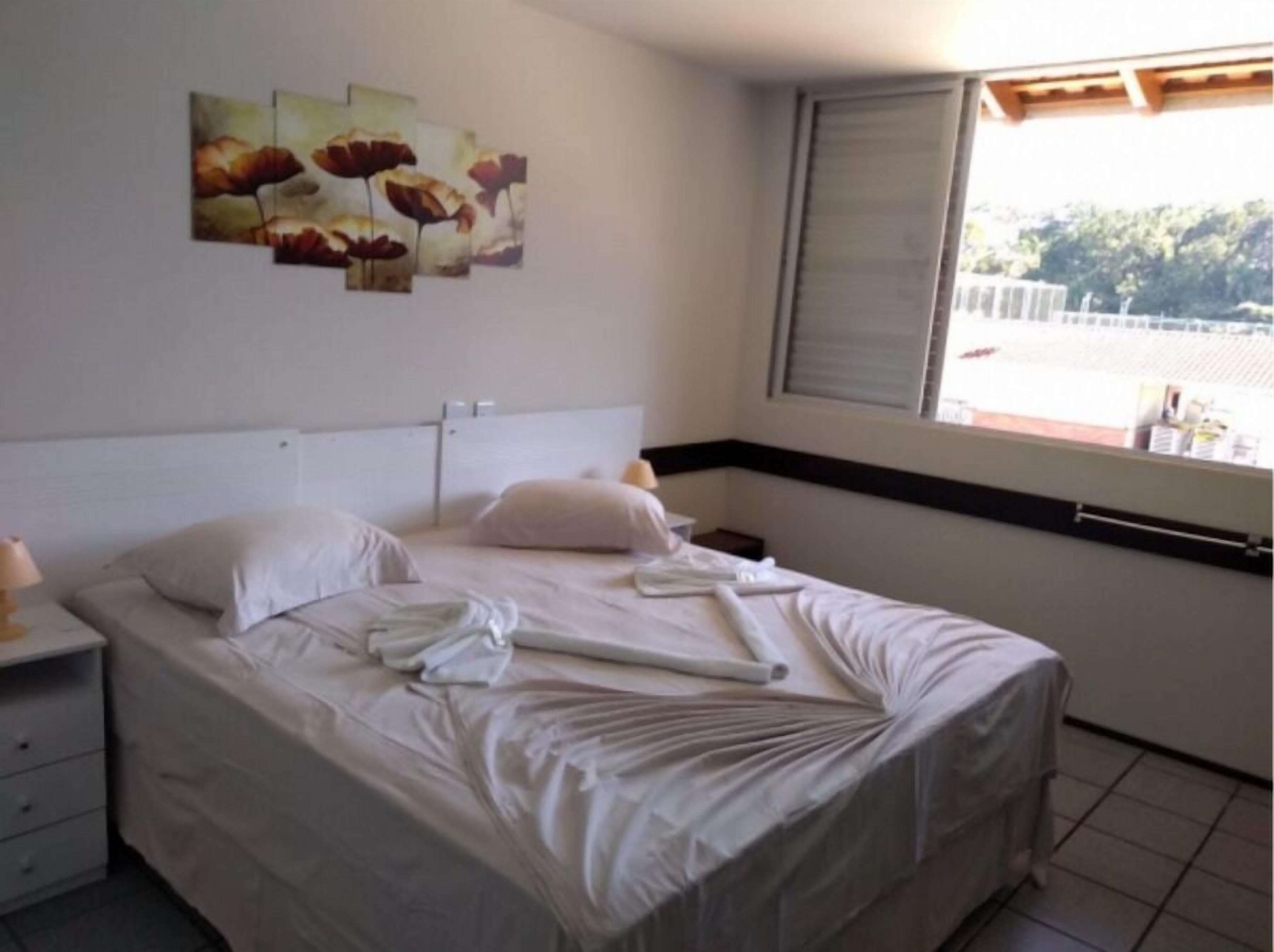 Laptop workspace, free WiFi, bed sheets