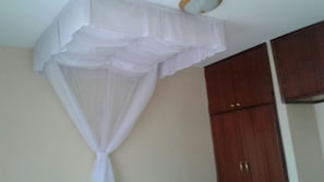 Deluxe Room | Desk, blackout drapes, free WiFi, bed sheets