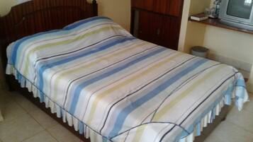 Habitación Deluxe | Escritorio, cortinas blackout, wifi gratis y ropa de cama