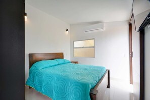 3 bedrooms, iron/ironing board, WiFi, bed sheets - Penthouse Roof Deck inside Lleras 3 Bedroom AC HOT TUB ROOF (Medellín)