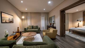 Deluxe Suite | Living room | 42-inch Smart TV with digital channels, TV