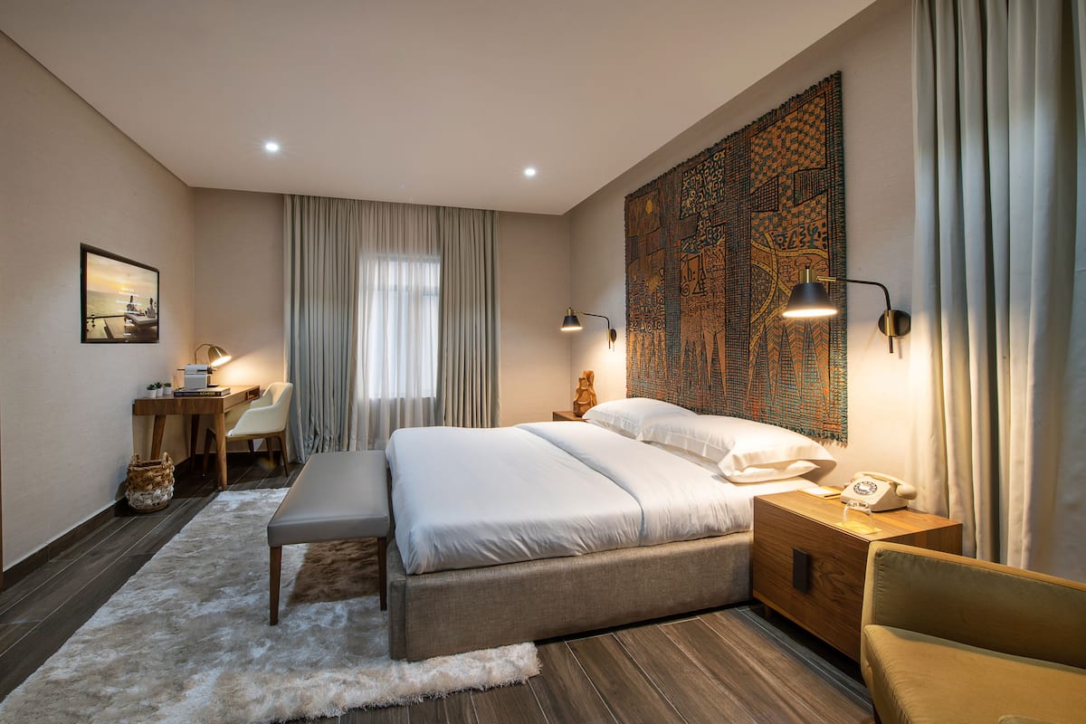 Deluxe Suite | 1 bilik tidur, peralatan tempat tidur premium, peti besi dalam bilik