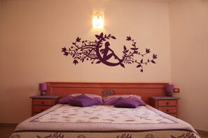 2 chambres, literie de qualité, couette en duvet, bureau