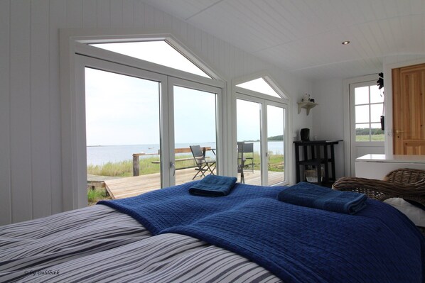 Bureau, Wi-Fi gratuit, draps fournis