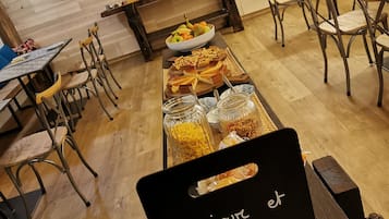 Desayuno continental todos los días (con cargo)