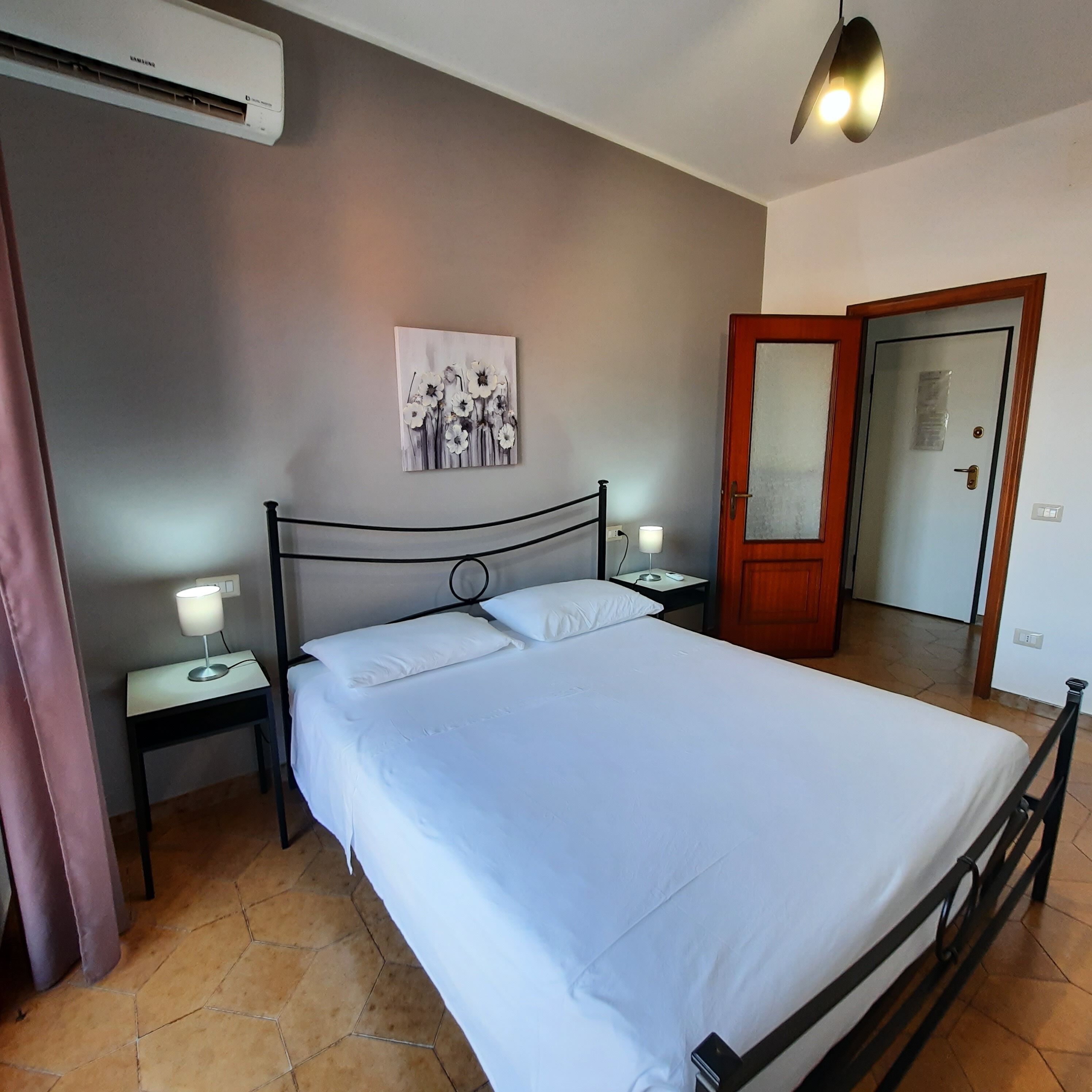 1 chambre, fer et planche à repasser, lit parapluie, Wi-Fi gratuit