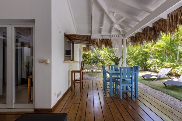 Outdoor dining - Sueños 2 – 1BR Villa with Pool, Starlink, Walk to Beach & Shops, Las Terrenas (Las Terrenas)