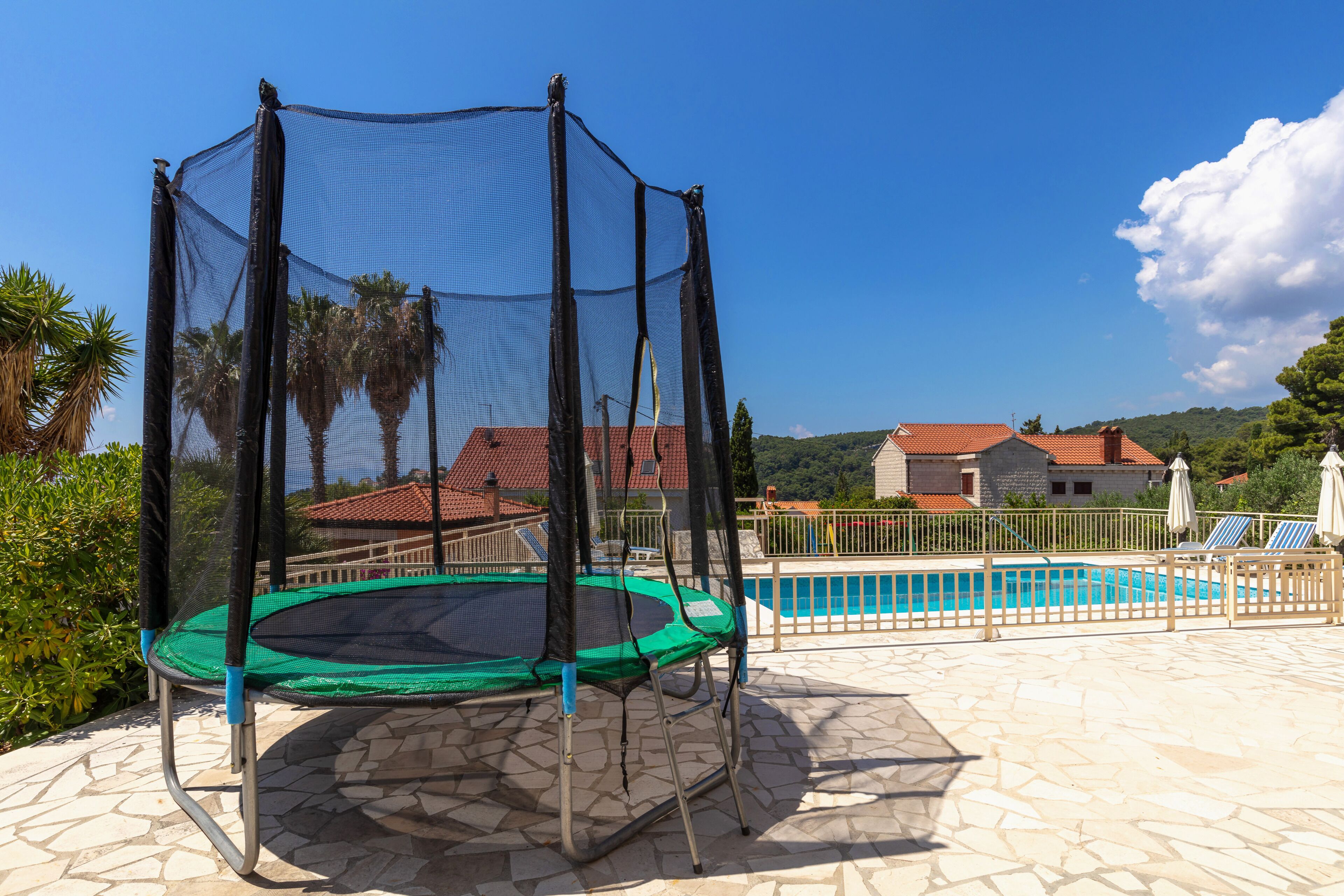 Children’s play area – outdoor