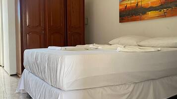 Minibar, free WiFi, bed sheets