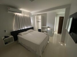 Quarto casal standard, 1 cama de casal | Wi-Fi de cortesia, roupa de cama