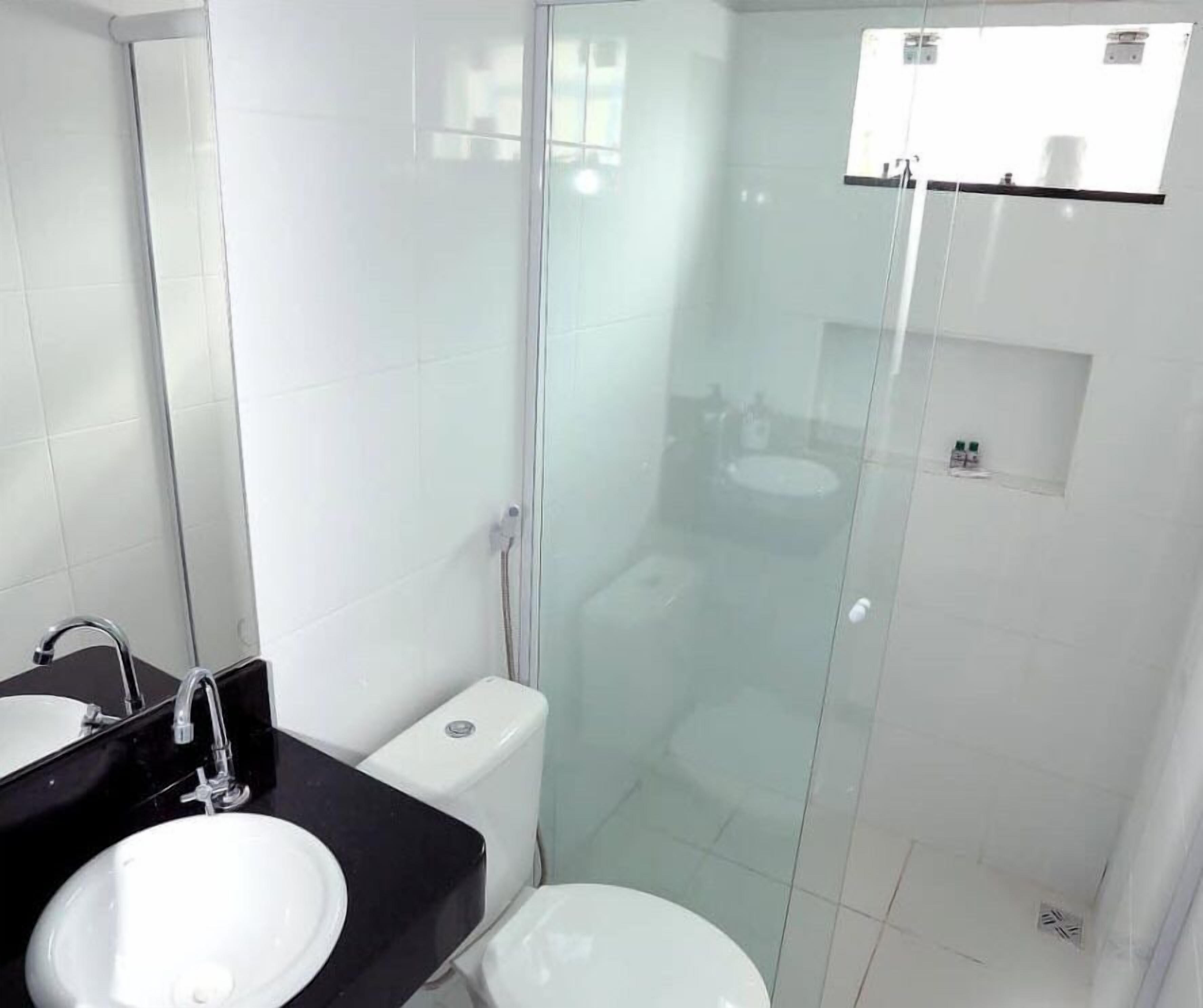 Standard Twin Room, Multiple Beds | Bathroom | Shower, towels
