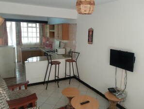 冰箱、微波炉、烤箱、炉灶