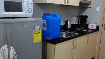 Fridge, microwave, coffee/tea maker, electric kettle