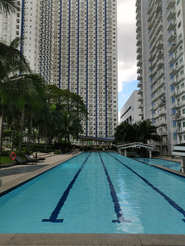 حمّام سباحة خارجي