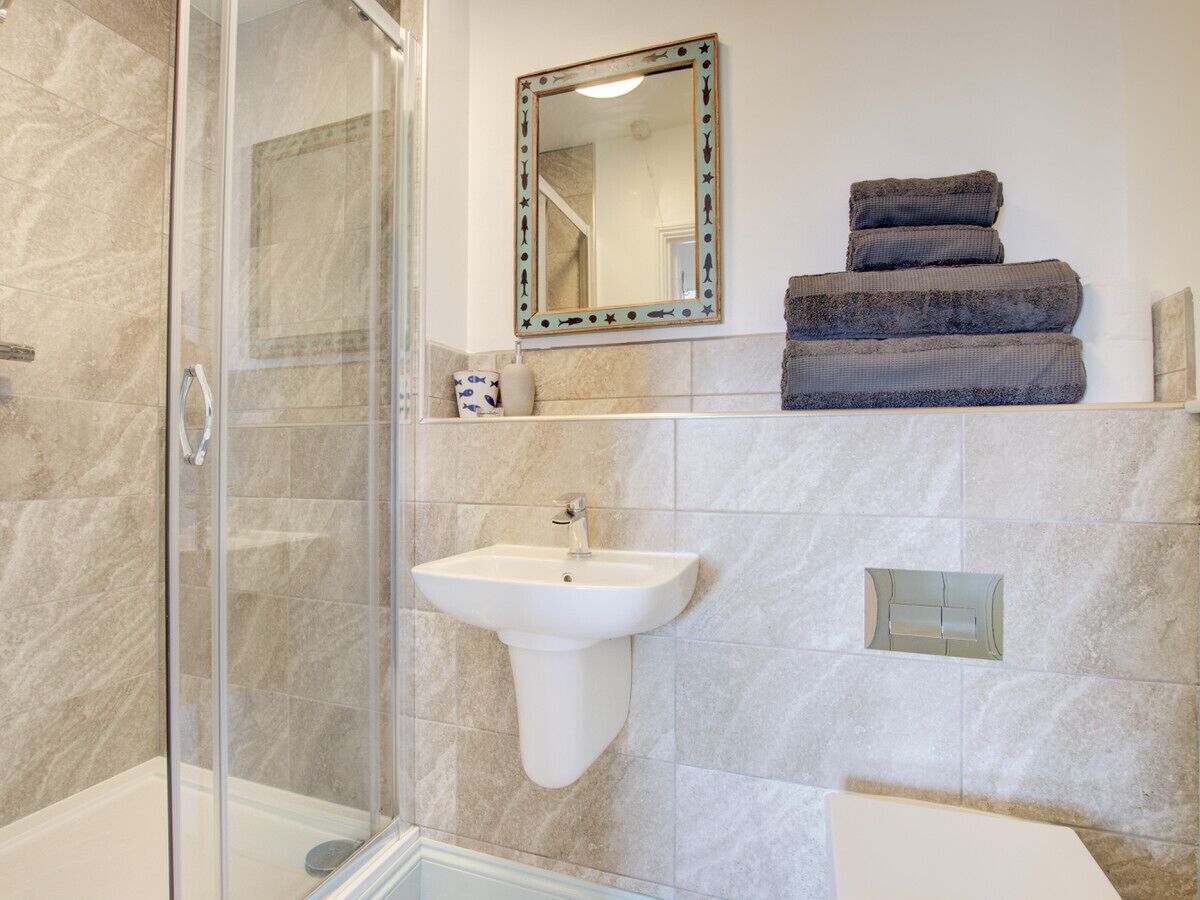 Exclusive Cabin | Bathroom | Shower, free toiletries, hair dryer, towels