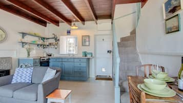 Exclusive Cabin | Living area | Flat-screen TV