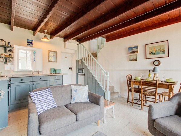 Exclusive Cabin | Living area | Flat-screen TV - Cosy Mousehold Cottage with Sea Views (Penzance)