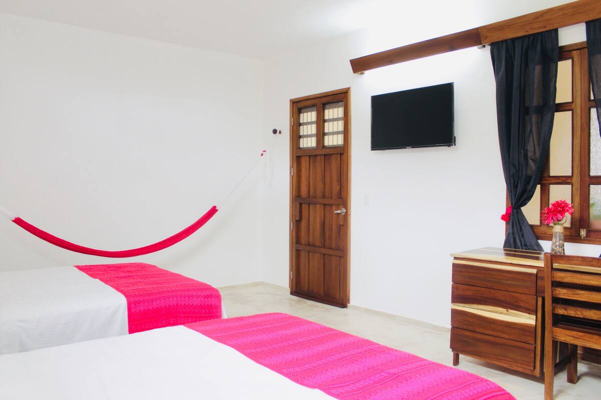 Habitación cuádruple Deluxe | Wifi gratis y ropa de cama