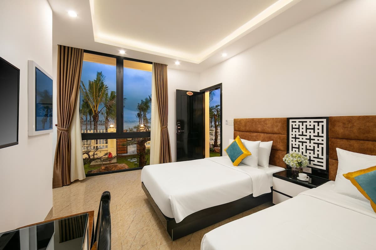 Down duvets, memory-foam beds, minibar, in-room safe