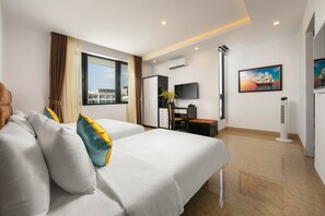 Ancient Triple with Window Garden View | Down comforters, memory foam beds, minibar, in-room safe