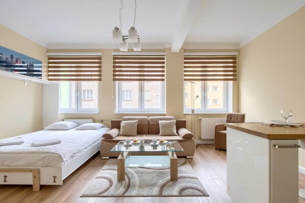 Comfort Studio Suite | Hypo-allergenic bedding, individually decorated, laptop workspace - Studio Tamka (Warsaw)