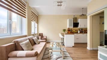 Comfort studio suite | Woonkamer | Een televisie