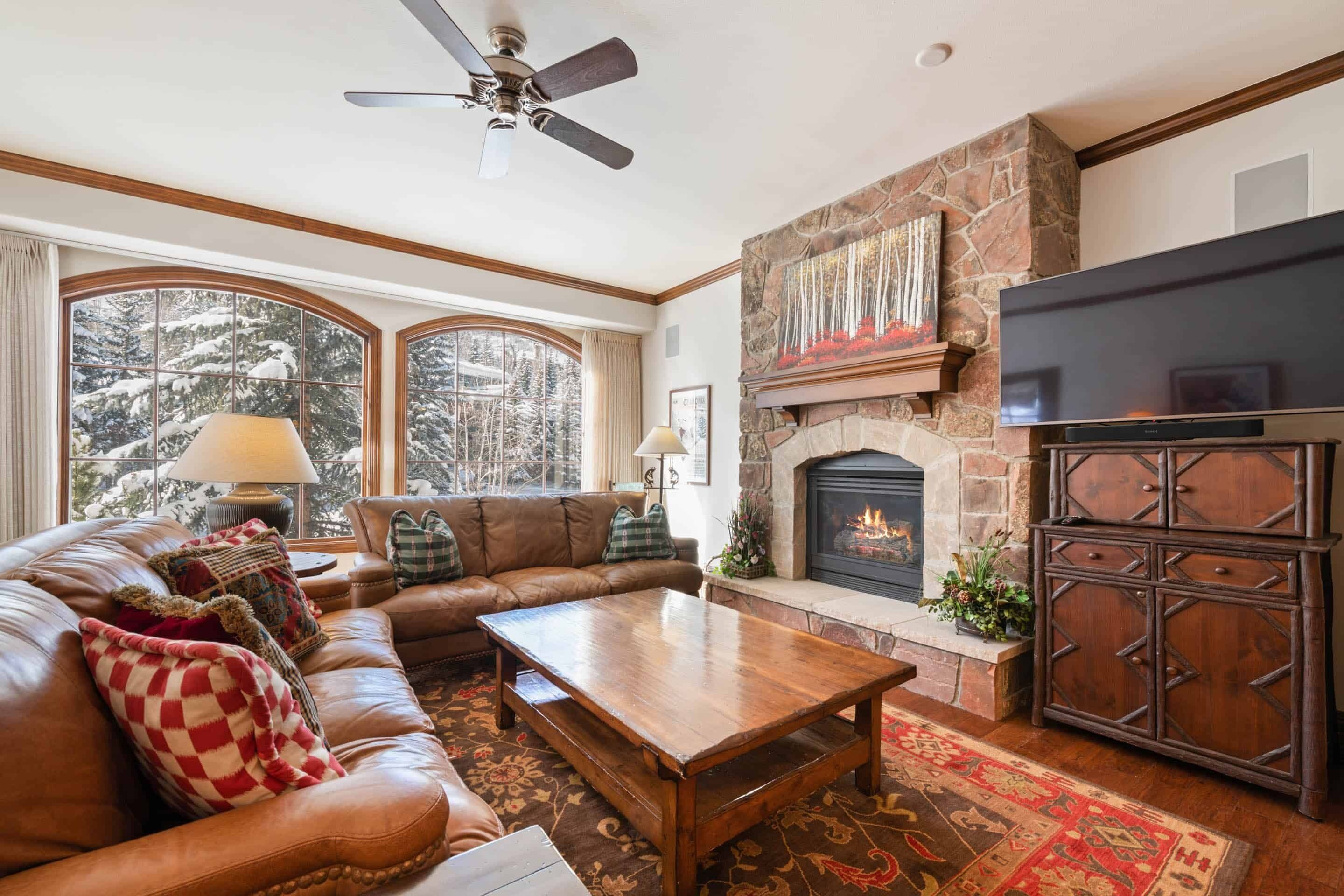 Oxford Court 210 - Upscale Mountain Elegance